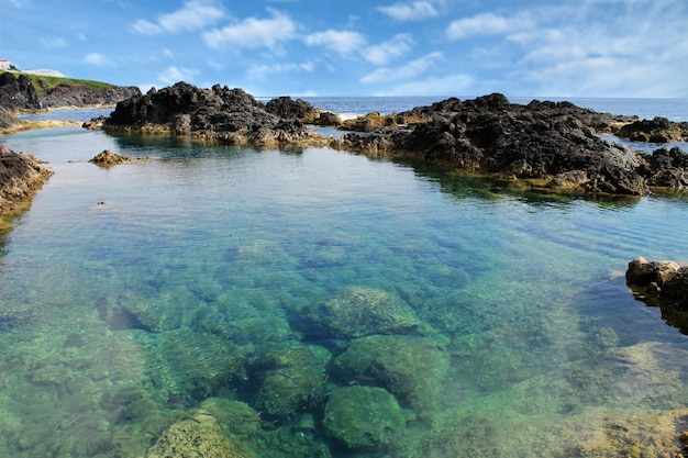 Бассейн с природной морской водой на Азорских островах