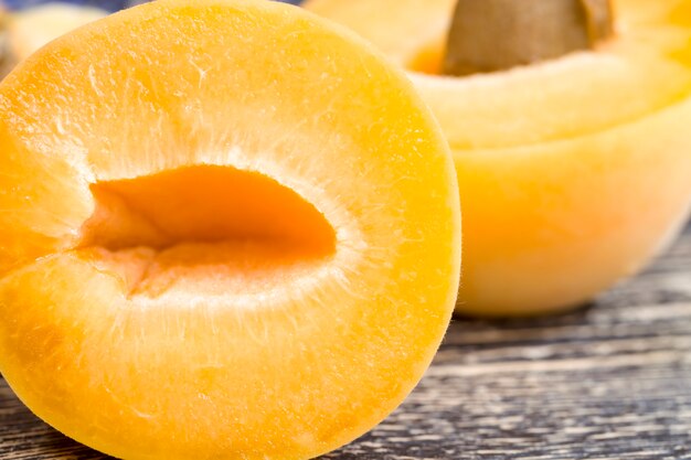 Natural sliced orange apricots