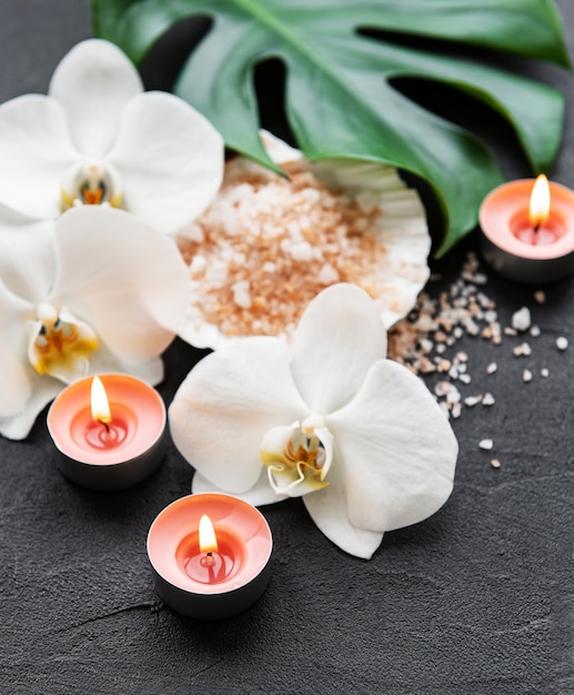 Ingredienti naturali spa con fiori di orchidea
