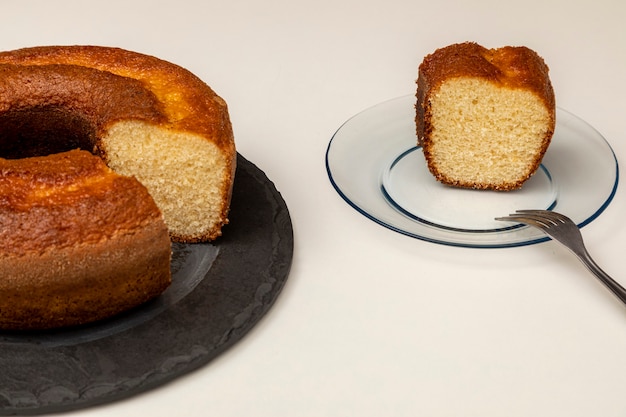 Natural yogurt cake with cinnamon.