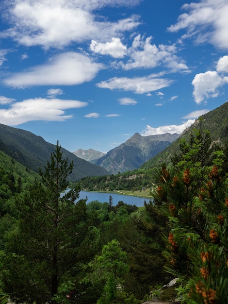 スペイン カタロニア ピレネー山脈の Aiguestortes 国立公園の自然