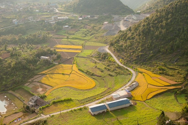 Le montagne maestose della natura abbelliscono in ha giang, vietnam