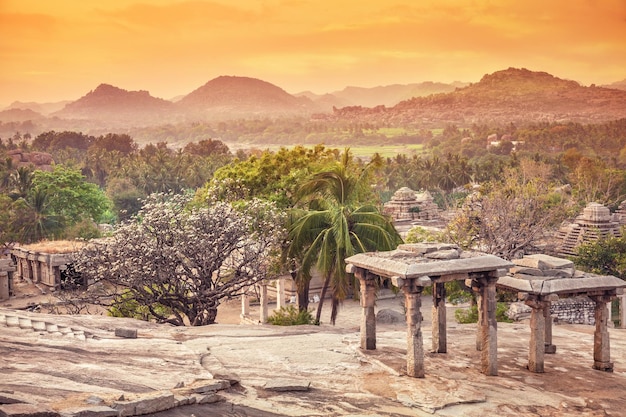 Nature and ruins in Hampi