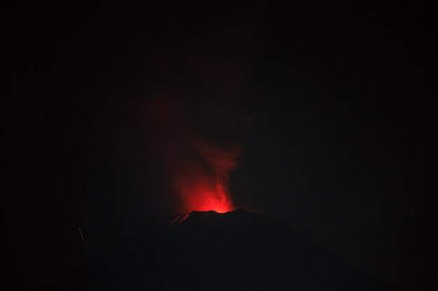 멕시코 푸에블라 포포카테페틀 화산의 Nature39s 분노 분화구 폭발