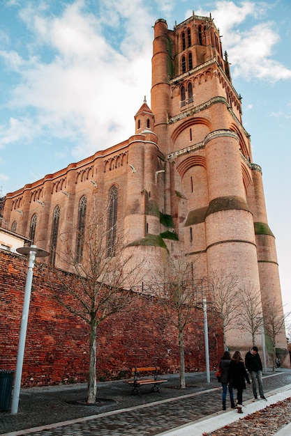 Natuur bezienswaardigheden architectuur en leven van de stad Albi in Frankrijk