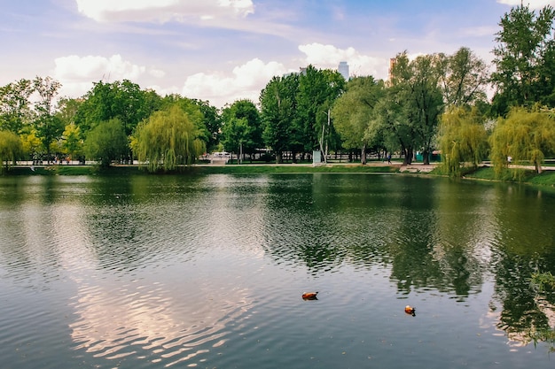 Natuur bezienswaardigheden architectuur en leven van de stad Moskou