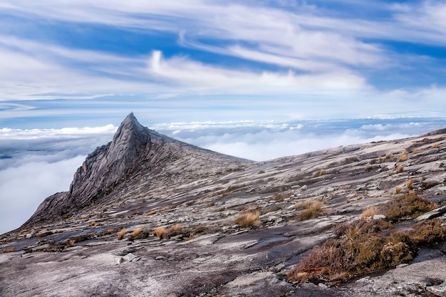 Natuurlandschap op de top van Mount Kinabalu in Sabah, Maleisië