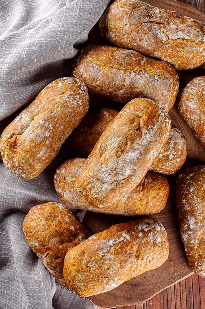 Natuurlijk gefermenteerd brood met saffraan bovenaanzicht