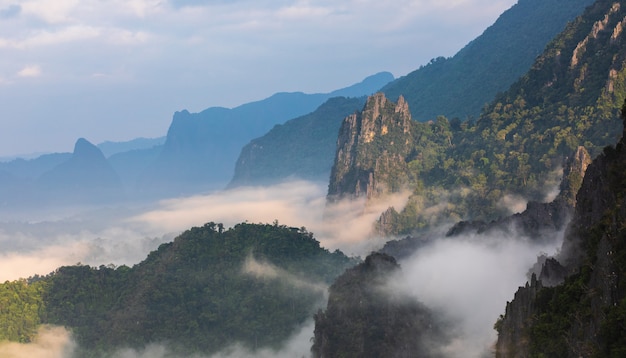 Natuurlijk is nog steeds zuiverheid en mooi in vang vieng, laos.