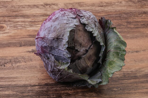 Natuurlijk rijpe biologische violetkool