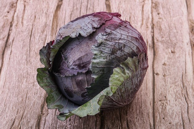Natuurlijk rijpe biologische violetkool