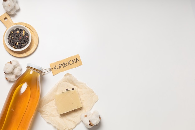 Natuurlijke cosmetica, kombuchazeep. De inscriptie op het etiket "Kombucha"