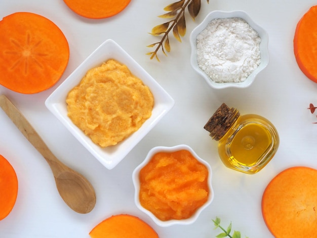 Natuurlijke cosmetica persimmon kaki en rijstmeel gezichtsmasker met olijfolie