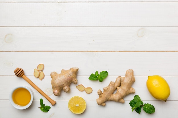 Natuurlijke huismiddeltjes tegen verkoudheid en griep Natuurlijke ingrediënten voor immuniteitsstimulatie en bescherming tegen virussen bovenaanzicht plat leggen