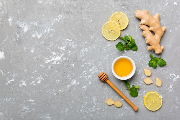 Natuurlijke huismiddeltjes tegen verkoudheid en griep Natuurlijke ingrediënten voor immuniteitsstimulatie en bescherming tegen virussen bovenaanzicht plat leggen