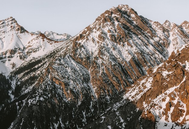 Foto natuurlijke landschappen wintervakantie verbazingwekkende schoonheid sneeuw bergnatuur