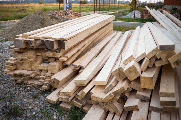 natuurlijke ruwe houten planken