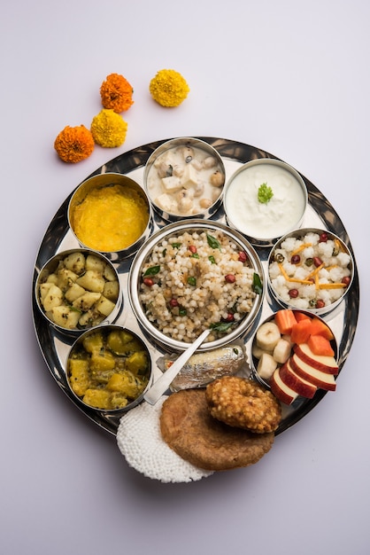 Navratri Upwas Thali / Fasting food-schotel, selectieve focus