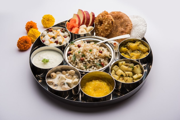 Navratri Upwas Thali / Fasting food-schotel, selectieve focus