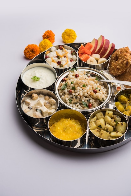 Navratri Upwas Thali / Fasting food-schotel, selectieve focus