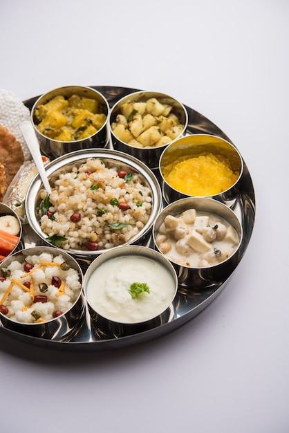 Navratri Upwas Thali / Fasting food-schotel, selectieve focus