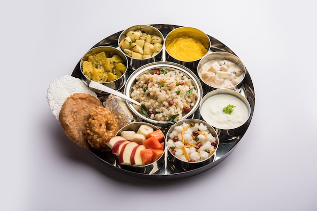 Navratri Upwas Thali / Fasting food-schotel, selectieve focus