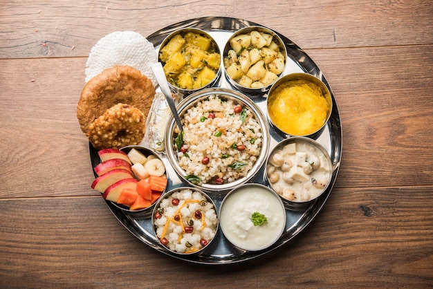 Navratri Upwas Thali / Fasting food-schotel, selectieve focus