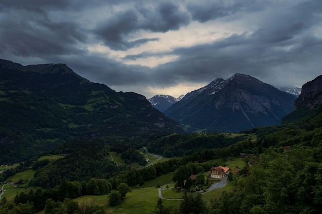 Meiringen Switzerland 근처 Reichenbach 폭포의 여러 전망