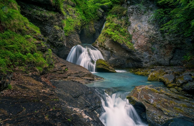 Meiringen Switzerland 근처 Reichenbach 폭포의 여러 전망