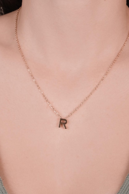 a necklace with a letter r on it