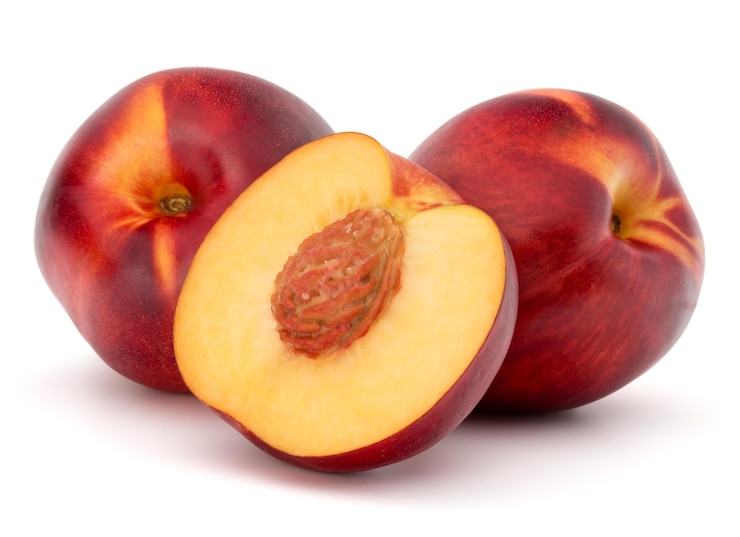 Photo nectarine fruit isolated on white background close up