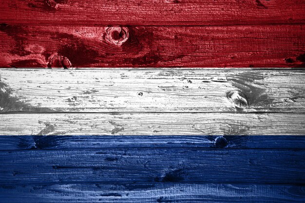 Nederlandse vlag op houten planken achtergrond houten vlag