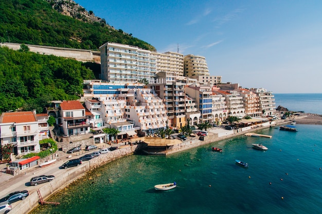 Nederzetting Rafailovici Budva Riviera Montenegro de kust van