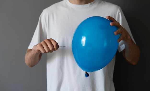 Photo a needle blowing balloon as the concept of economy risk and crisis