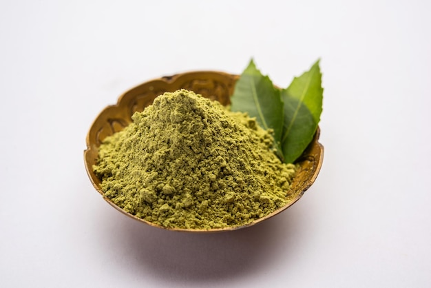 Photo neem powder paste and juice azadirachta indica or commonly known as nimtree or indian lilac