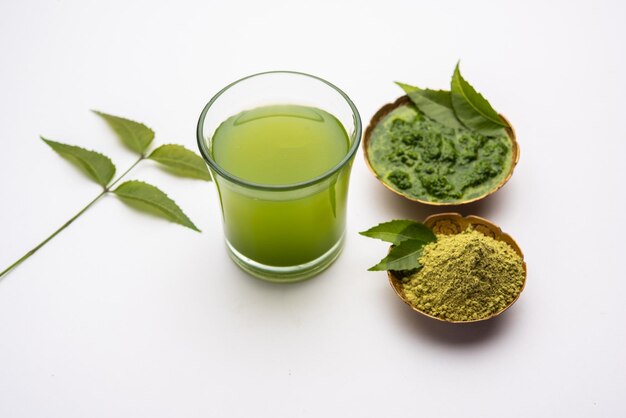 Photo neem powder paste and juice azadirachta indica or commonly known as nimtree or indian lilac