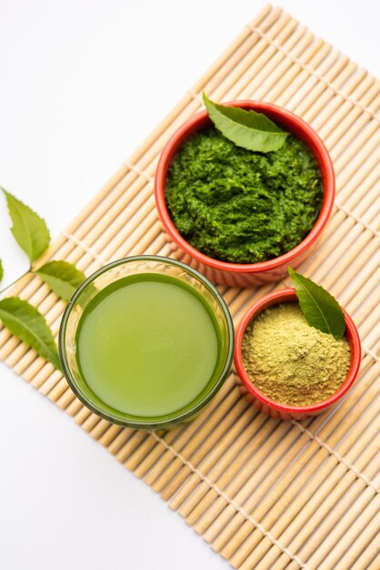 Photo neem powder paste and juice azadirachta indica or commonly known as nimtree or indian lilac