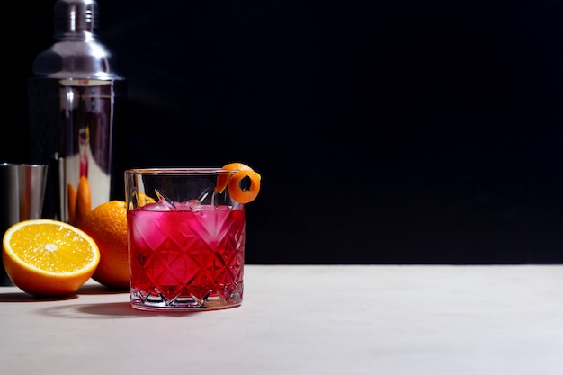Photo negroni cocktail. bitter, gin, vermouth, ice. bar. recipes. alcoholic beverages.