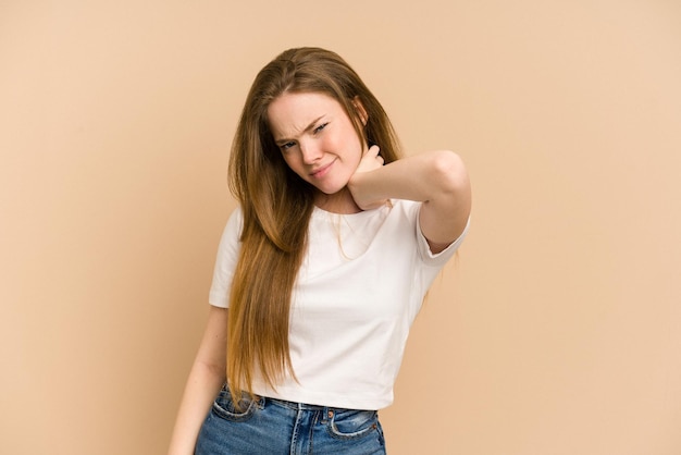 Nekpijn hebben als gevolg van stress, masseren en aanraken met de hand