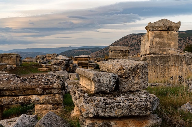 Nekropolis van hierapolis oude stad landschap herfst weergave