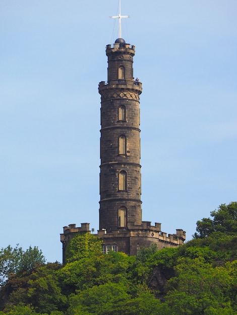 Photo nelson monument on calton hill in edinburgh