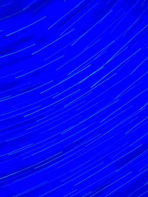 Foto un cielo blu neon con strisce stellari