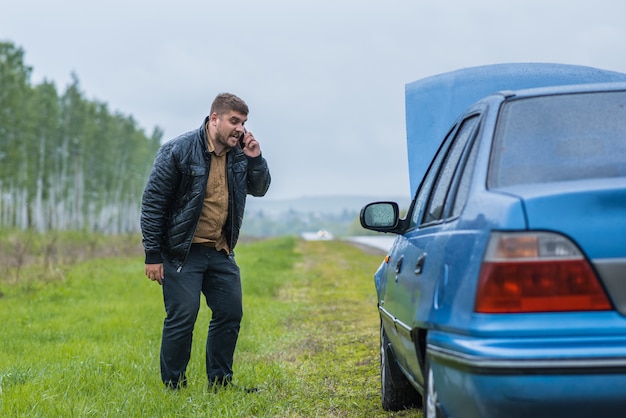 Nervous driver calls to the help desk by phone