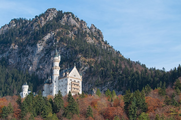 Замок Нойшванштайн осенью, Фюссен, Бавария, Германия