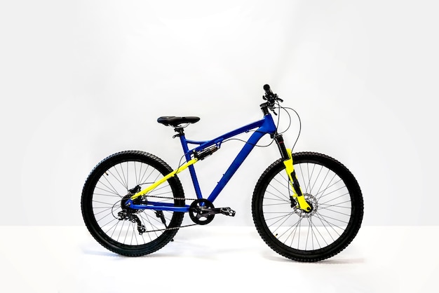 Photo new blue bicycle isolated on a white background