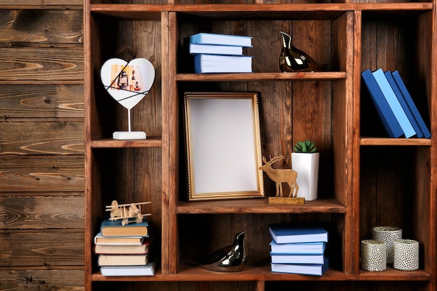 Photo new books on wooden shelf