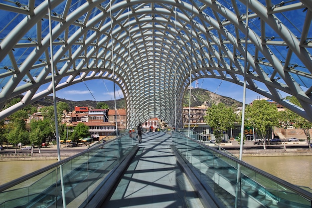 Photo the new bridge in tbilisi city, georgia