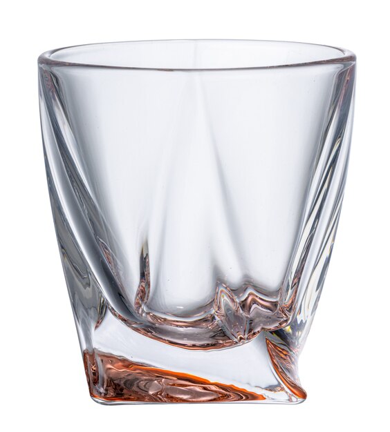 Новый пустой стакан, изолированные на белом фоне