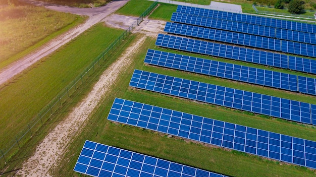 新エネルギー太陽エネルギーパネル代替電源太陽光発電パネルの航空写真