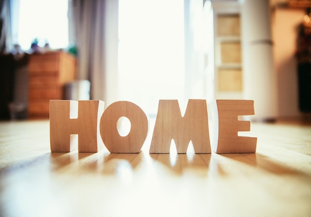 New home home letters op de vloer